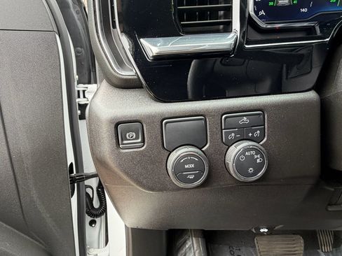 Used 2025 Chevrolet Silverado 1500 LT RWD image 11