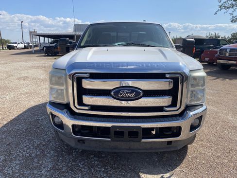 Used 2013 Ford F250 Lariat w/ Lariat Interior Pkg image 3