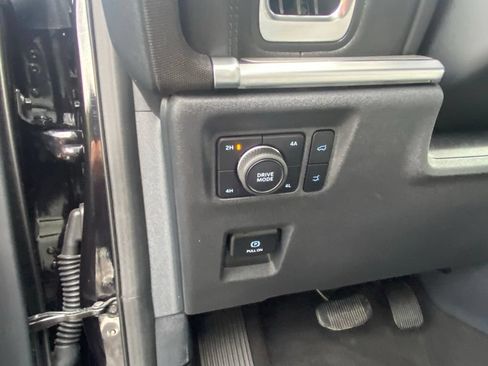Certified 2025 Ford Expedition Platinum AWD/4WD image 12