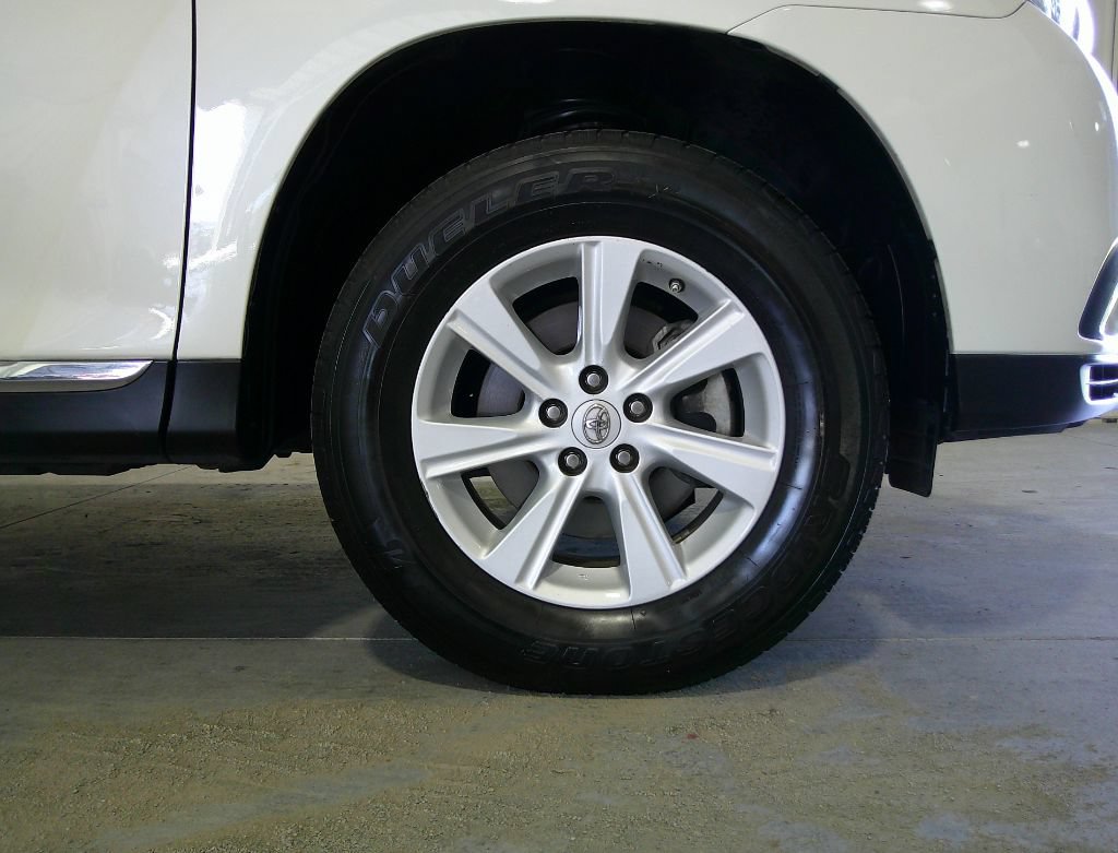 Used 2013 Toyota Highlander Plus FWD image 8