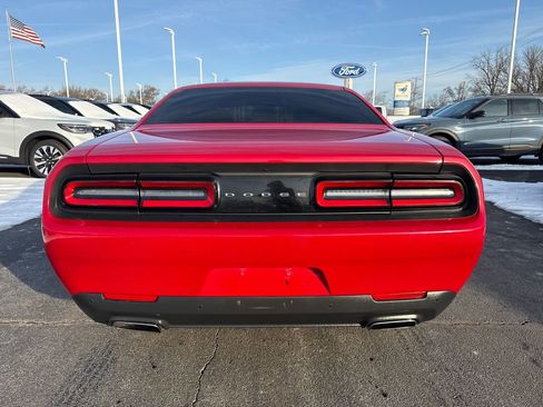 Used 2016 Dodge Challenger SXT w/ Driver Convenience Group image 8