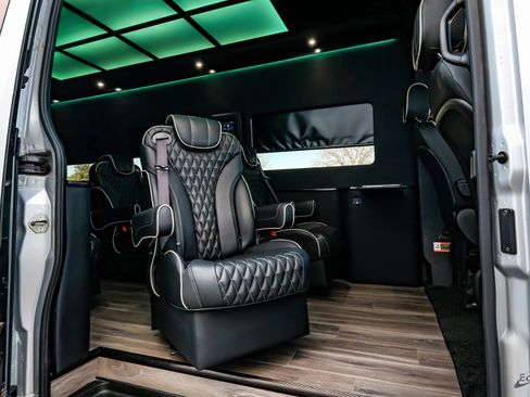 Used 2023 Mercedes-Benz Sprinter 3500 w/ Parking Package image 70