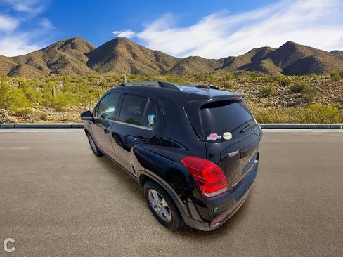 Used 2020 Chevrolet Trax LT FWD image 3