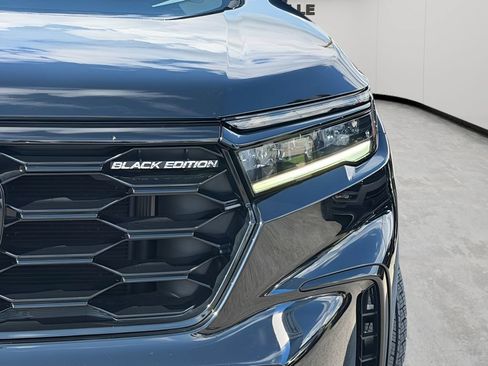 Used 2025 Honda Pilot Black Edition image 7