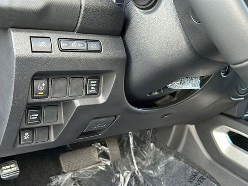 Used 2024 Nissan Frontier SV w/ SV Convenience Package image 17