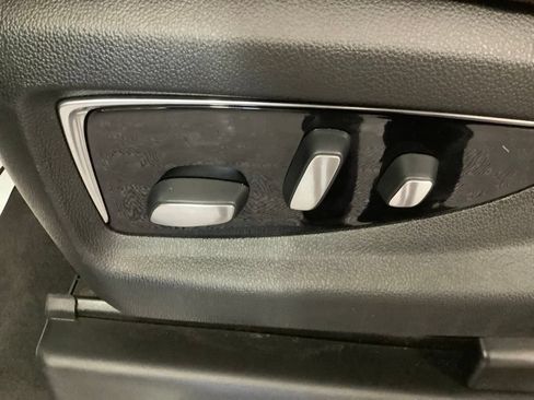 Used 2019 Cadillac Escalade ESV Premium Luxury AWD/4WD image 16