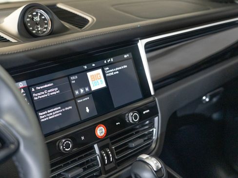 Certified 2026 Porsche Macan AWD/4WD image 20