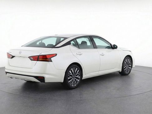 Used 2025 Nissan Altima 2.5 SV FWD image 9