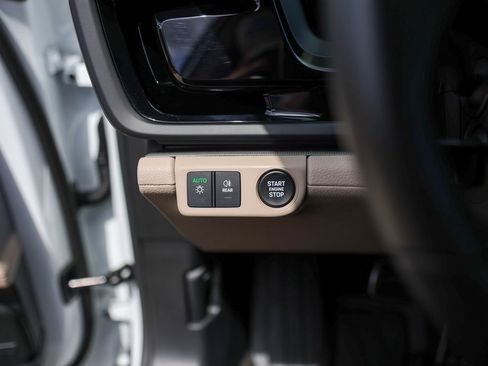 Used 2024 Porsche Panamera image 15