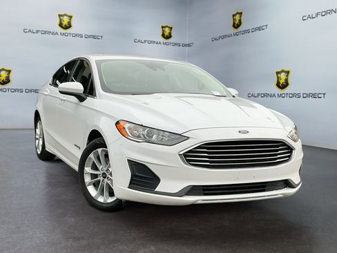 Used 2019 Ford Fusion SE image 3