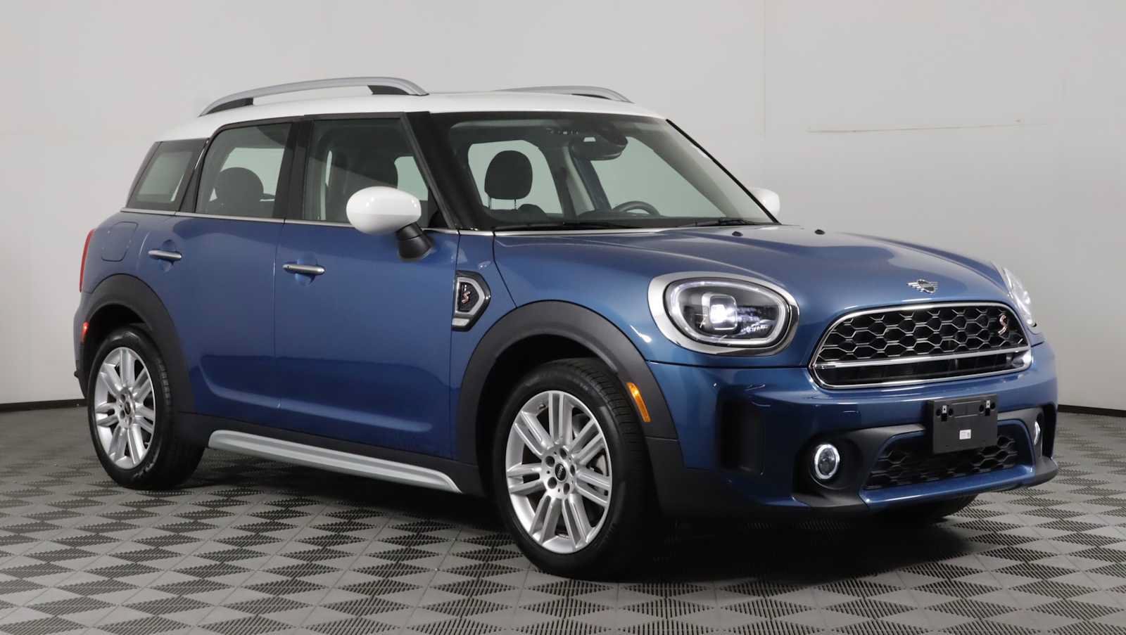 Used 2023 MINI Cooper Countryman S FWD image 1