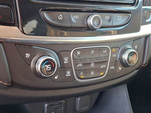 Used 2020 Chevrolet Traverse Premier image 15