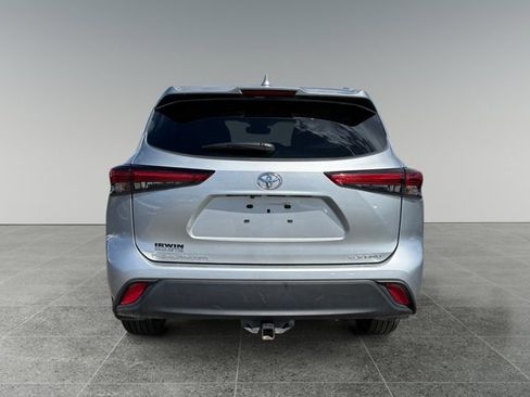 Used 2023 Toyota Highlander XLE AWD/4WD image 5