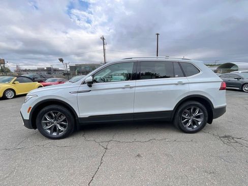 Used 2023 Volkswagen Tiguan SE w/ Panoramic Sunroof Package AWD/4WD image 5