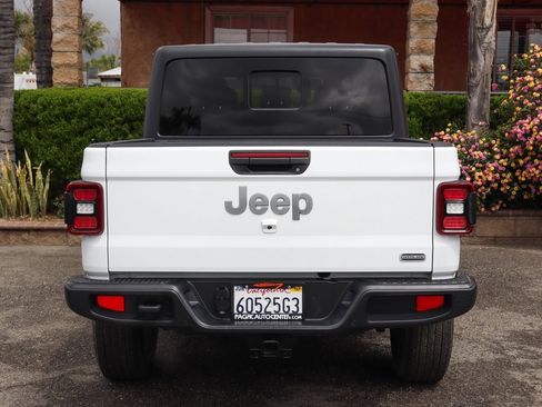 Used 2021 Jeep Gladiator Overland w/ LED Lighting Group image 7