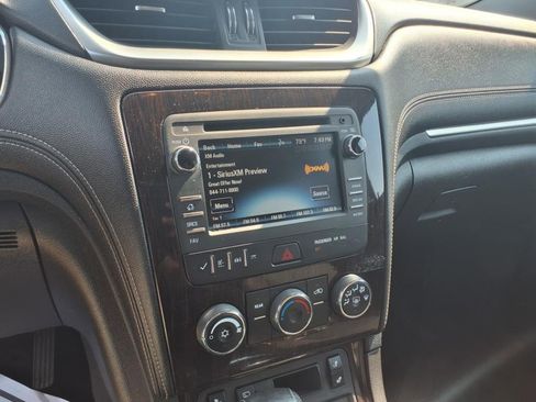 Used 2017 Chevrolet Traverse LT w/ Style and Technology Package image 17