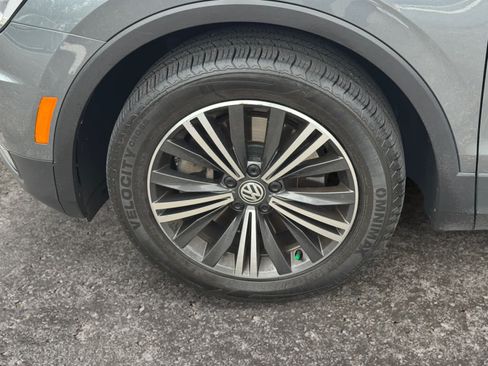 Used 2018 Volkswagen Tiguan SEL AWD/4WD image 10