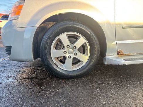 Used 2010 Dodge Grand Caravan SXT image 20