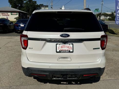 Used 2017 Ford Explorer XLT w/ Equipment Group 202A image 6