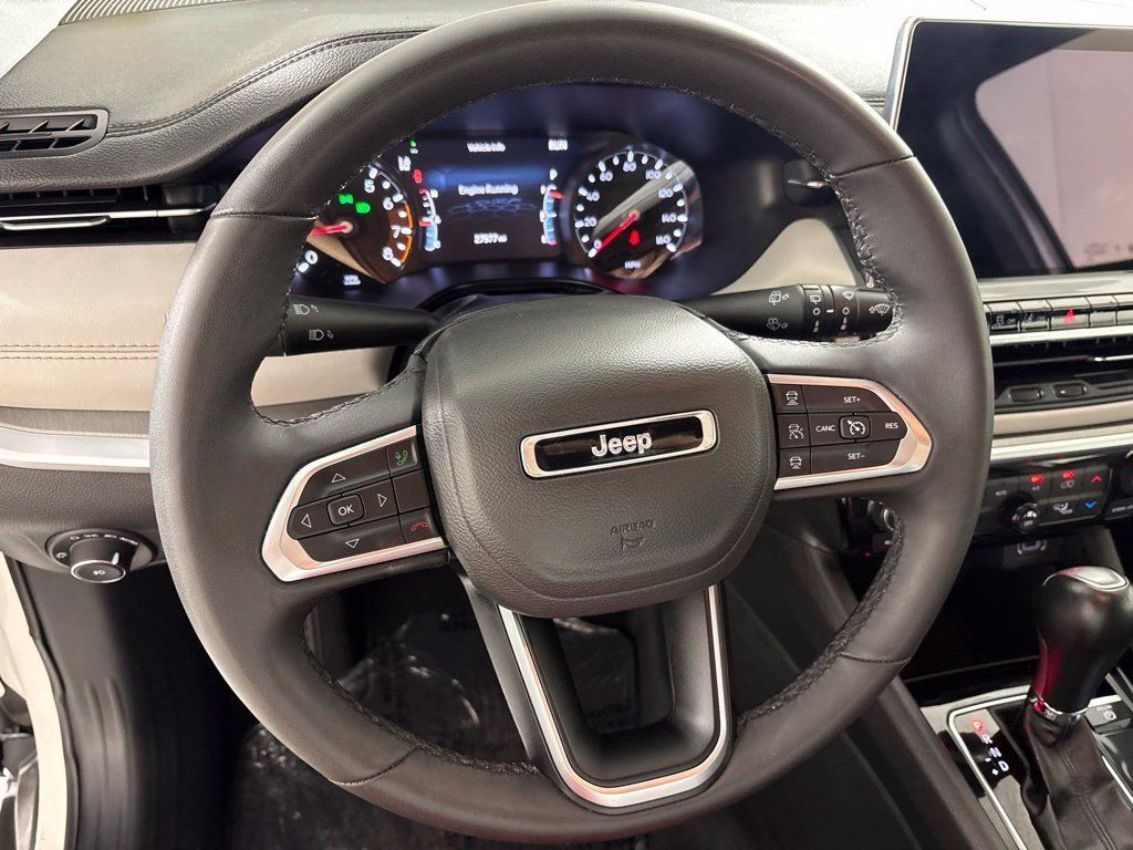 Used 2025 Jeep Compass Limited AWD/4WD image 27