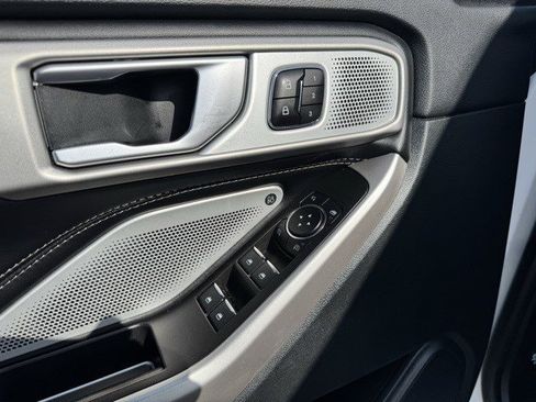 Used 2023 Ford Explorer Limited w/ Limited Technology Package image 11