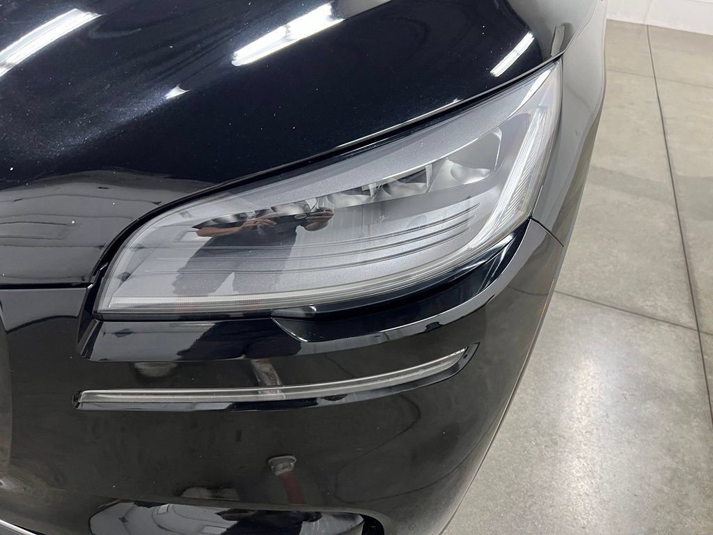 Used 2023 Lincoln Aviator AWD image 11