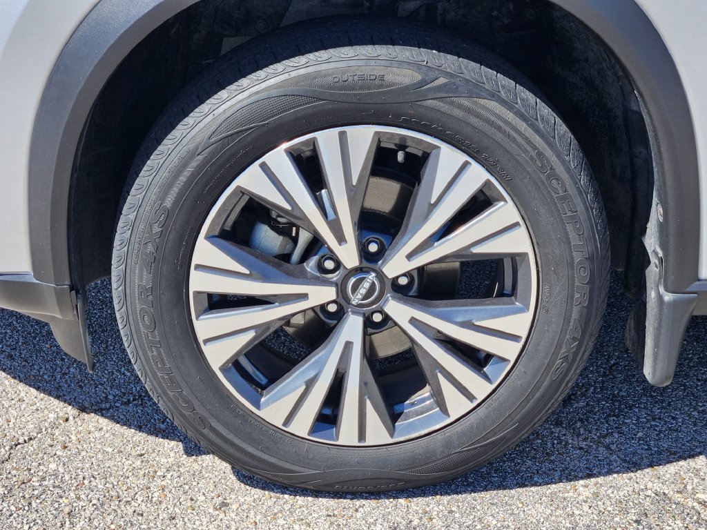 Used 2022 Nissan Rogue SV FWD image 7