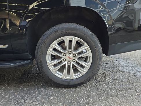 Used 2021 GMC Yukon XL SLT w/ SLT Premium Package image 33