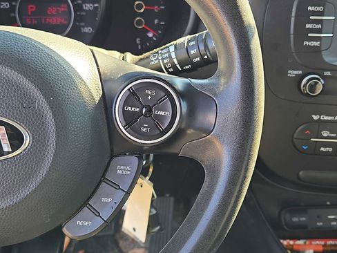 Used 2017 Kia Soul + image 13