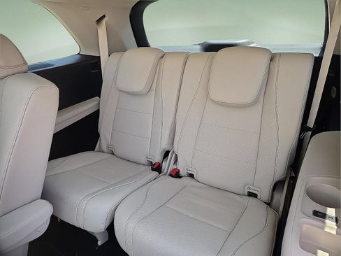 Used 2022 Mercedes-Benz GLS 450 4MATIC image 10