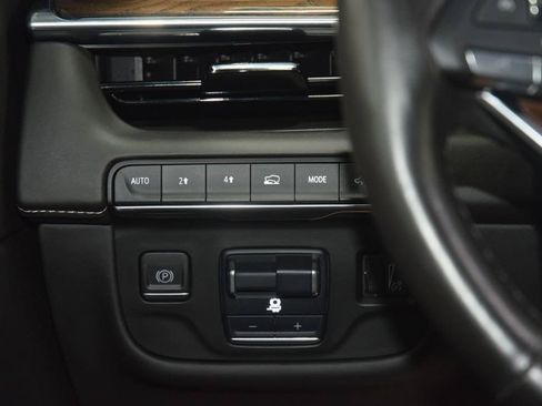 Used 2024 Cadillac Escalade ESV Premium Luxury Platinum AWD/4WD image 28