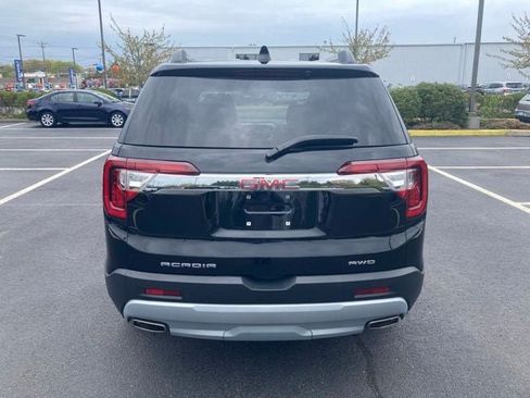 Used 2023 GMC Acadia SLT AWD/4WD image 4