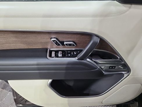 Used 2023 Land Rover Range Rover Long Wheelbase SE image 14