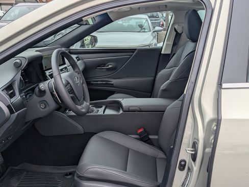 Certified 2025 Lexus ES 300h w/ Premium Package image 16