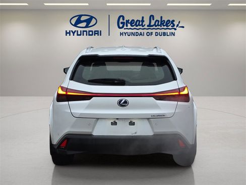 Used 2022 Lexus UX 250h w/ Premium Package image 4