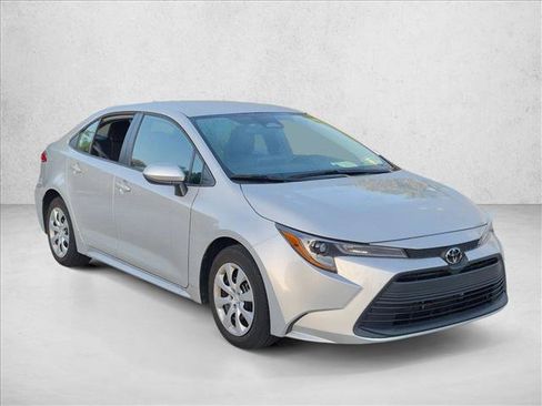 Used 2023 Toyota Corolla LE FWD image 3