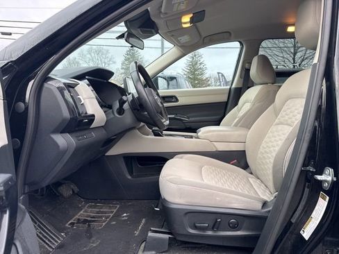 Certified 2023 Nissan Pathfinder SV image 10