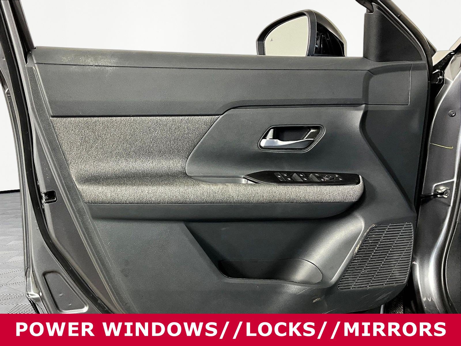 Certified 2025 Nissan Kicks SV AWD/4WD image 18