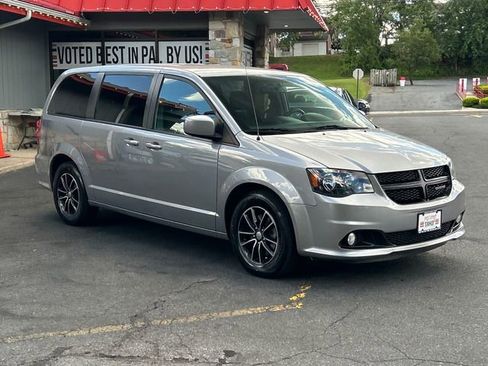 Used 2018 Dodge Grand Caravan SE image 1