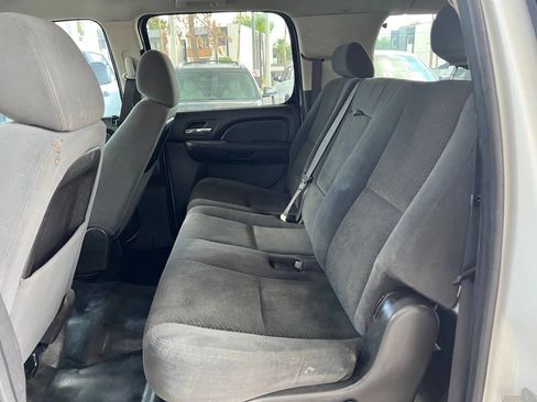 Used 2008 Chevrolet Suburban 2500 w/ Skid Plate Package image 12