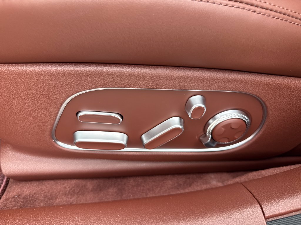 Used 2026 Genesis G90 3.5T AWD/4WD image 19