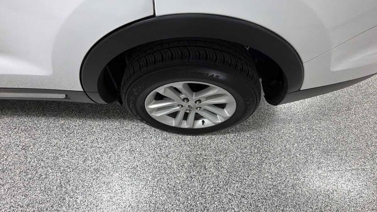 Used 2016 Ford Explorer XLT FWD image 36