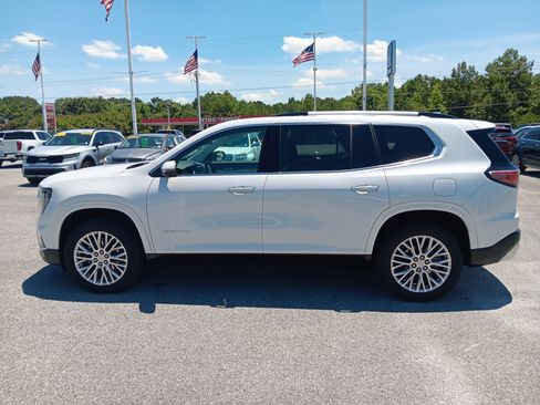 Used 2024 GMC Acadia Denali w/ LPO, Floor Liner Package FWD image 3