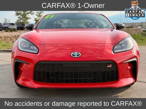 Used 2025 Toyota GR86 w/ ALL Weather Mat Package (TMS) RWD image 2