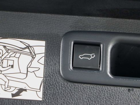 Used 2024 Toyota Highlander XLE image 32