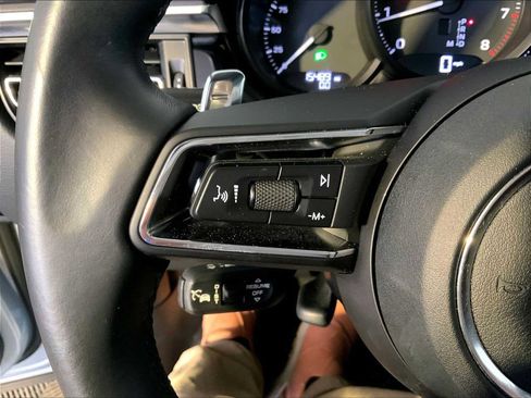 Certified 2023 Porsche Macan image 27