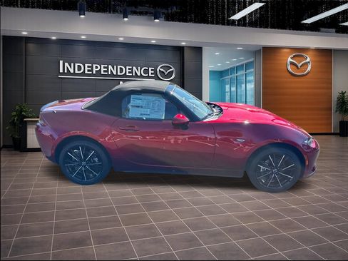 New 2026 MAZDA MX-5 Miata Grand Touring RWD image 2