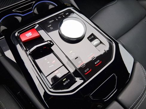 Used 2025 BMW M5 w/ Executive Package image 16