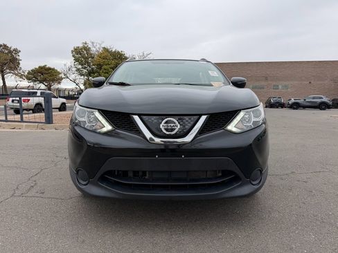 Used 2018 Nissan Rogue Sport SV image 2