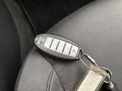 Used 2025 Nissan Altima 2.5 SV FWD image 21